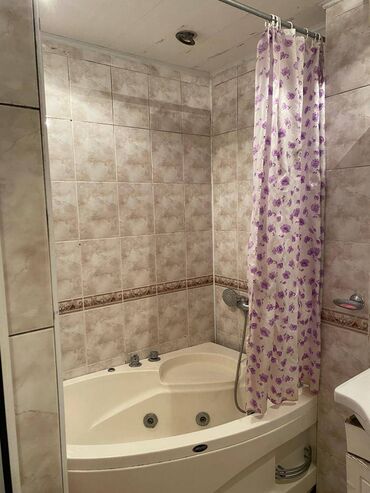 Uzunmüddətli kirayə mənzillər: 9-cü mikrorayon Bolmarta çatmamış sakit ərazidə yerləşən,13 — 5