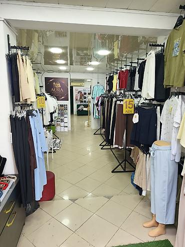 yaşmada: İnşaatçılarda Saf Su marketle üz üze aura canta magazasında 1000manata — 6