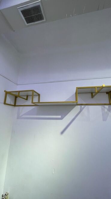 стойка вешелка: Продаю новый красивый кранштейн,в золотом цвете,2м+1м другого дизайна