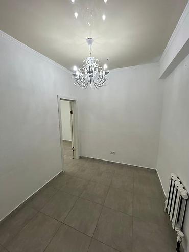 Коммерциялык мүлк: Кеңселерди сатуу 70 м², Ремонту бар, Көп кабаттуу имарат, 1 кабат — 8