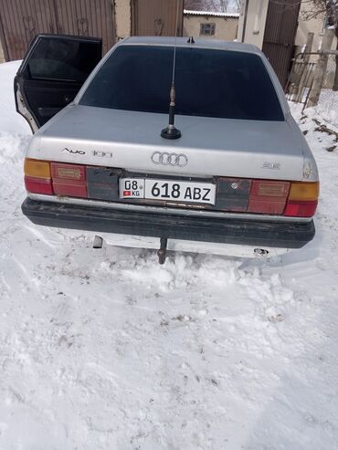 установка аудио: Audi 100: 1988 г., 2 л, Механика, Бензин, Седан