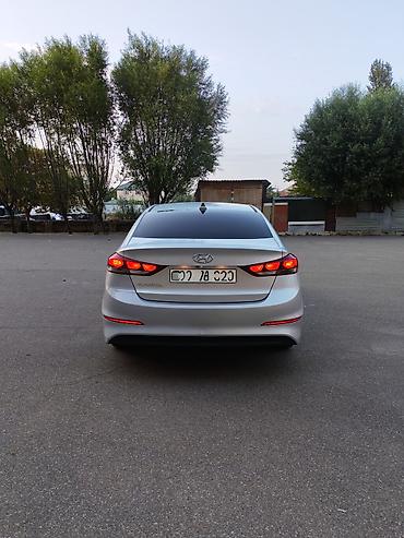 hyundai terracan: Hyundai Elantra: 2 l | 2017 il Sedan — 9