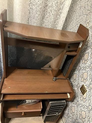 kompyuter stol: Künc masa, Polkalı, Siyirməli, Sadə laminat, Zəmanətsiz, Kredit yoxdur — 1