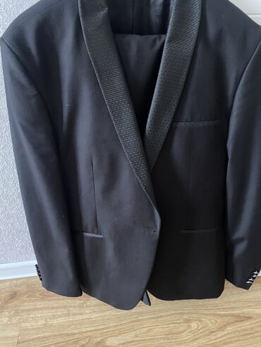 Kostyumlar: Bir defe geyinilib.XL olcudu — 2