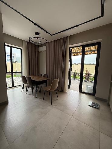 Долгосрочная аренда домов: 360 м², 4 комнаты — 7