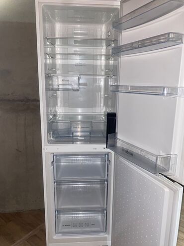 svarshchik rabota: Б/у 2 двери Bosch Холодильник Продажа, цвет - Белый, Встраиваемый