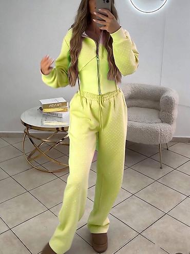 Gornji i donji deo: STIGLIII
Komplet: 4100 dinara
Vel: univerzalna — 9