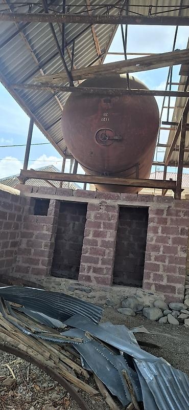 Ev və bağ: Sənaye metal çən – üfüqi silindrik tip Xüsusiyyətlər: - Material — 4