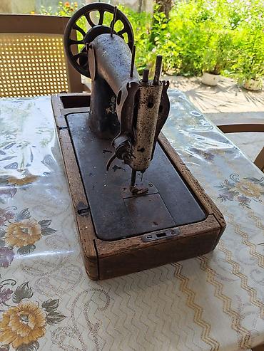 trade: Məhsul: Singer tikiş maşını (əl qolu ilə fırlanan, antik model) — 2