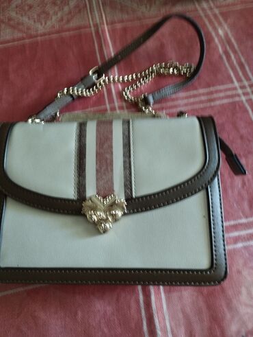 Tava-qazan dəstləri: Bu dəst müxtəlif mətbəx alətlərini və açarları əhatə edir. Dəstə — 11