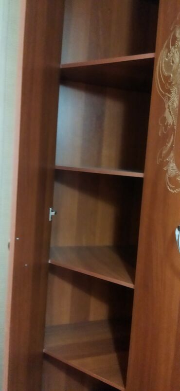 угловой шкаф: Шифоньер, Б/у, Угловой, цвет - Коричневый, Без зеркала