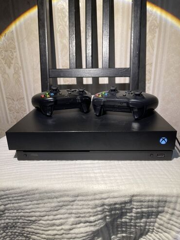 спутниковой антенны: Игровая консоль Xbox One X (черная) + 2 беспроводных « »»Полный