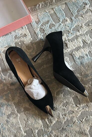 Туфли: Женский туфли 👠
Очень удобный каблук