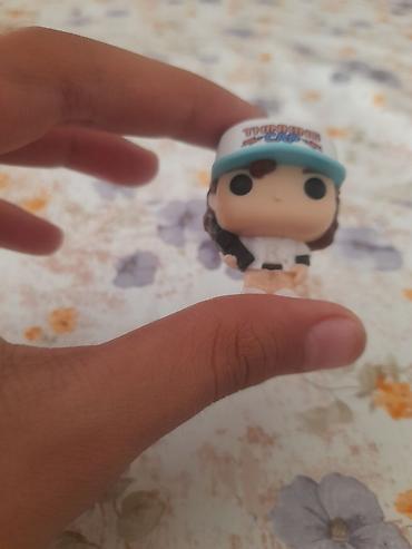 moni̇tor: Mini kolleksiya fiquru – mavi kasketli, “THINKING CAP” yazılı şapka — 1