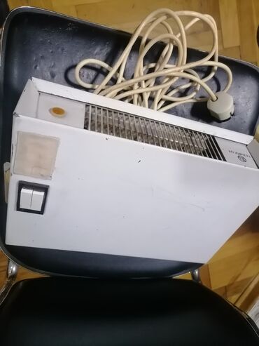 Kaloriferi: Grejalica duvaljka 2000 w ispravna Ei Niš Jugoslavija. Ima kabla oko na lalafo.rs — 7 Kaloriferi: Grejalica duvaljka 2000 w ispravna Ei Niš Jugoslavija. Ima kabla oko — 7