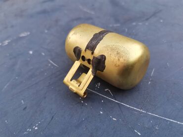 Auto delovi: Plovak karburatora Lada 7,2121 Niva. OriginalanRuske proizvodnje. Cena — 9