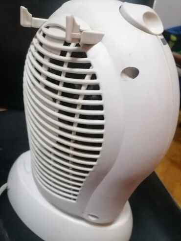 Kaloriferi: Grejalica duvaljka 2 brzine plus ventilator Saturn 2000w Okreće pri — 8