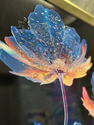 Şəkillər, tablolar: Üzəri epoksid boya ilə örtülmüş, canlı və parlaq görünüşə sahib olan — 6