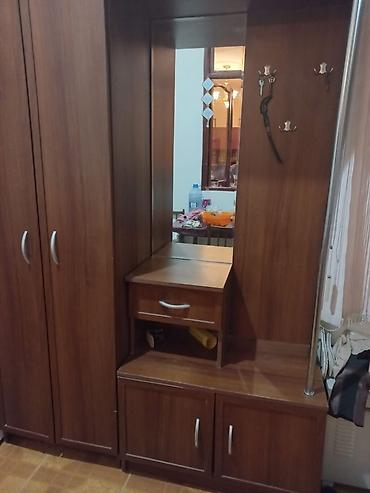 Mebel: İşlənmiş, 2 qapılı, Güzgülü, Qəhvəyi, Açılan, Düz dolab — 3