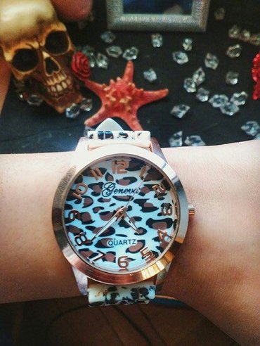 haljina uz telo: ☞ sat sa leopard print-om, bez oštećenja, radi. Odlično stoji uz sve