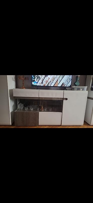 tv atdigi: Mebel dəsti – vitrinalı TV stend və şkaf - Müasir dizayn: ağ parlaq — 1