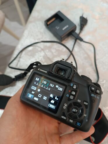 фотоапарат зеркалка: Canon eos 1100D fotoaparat 18-55mm linza 4gb yaddaş hədiyyə bi dənə