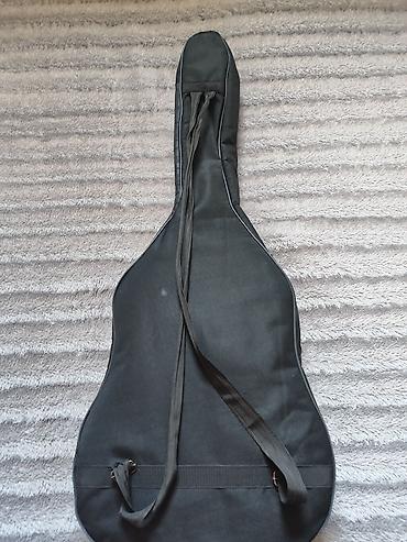 Gitaralar: Klassik gitara. Üstündə çexolu verilir. Pula ehtiyac olduğu üçün — 3