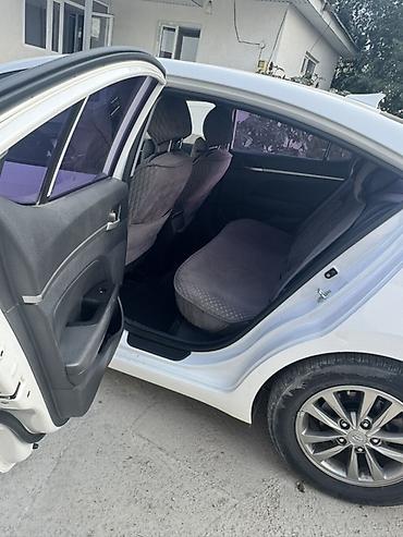Hyundai: Hyundai Avante: 2018 г., Седан — 12
