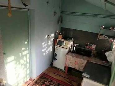 Продажа полдома: Срочно Мал базар жакта жер уй сатылат обмен бар . Под бизнес, под — 11