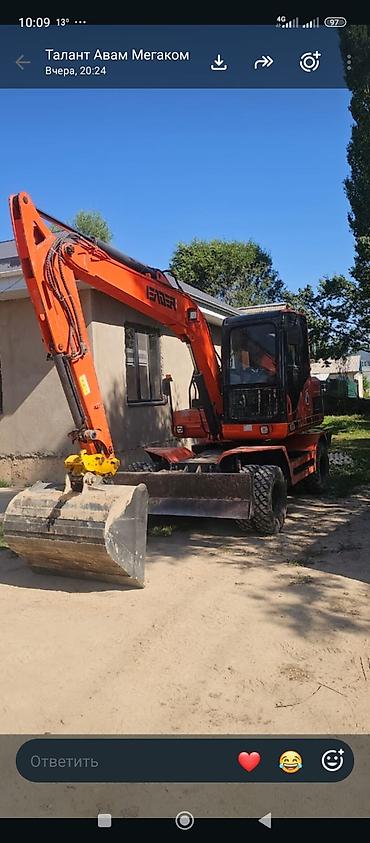 красный страитель: Экскаватор, Isuzu, Колесный — 3