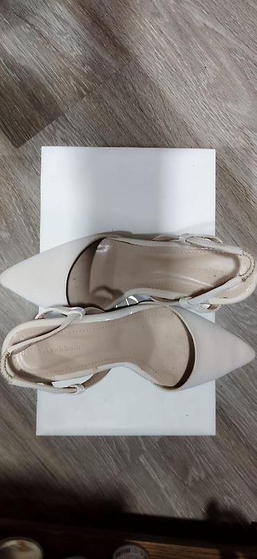 Məhsul: Qadın dəbli ayaqqabısı (slingback) - Rəng: krem/ivori -