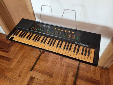 anali 170 epizoda sa prevodom: Klavijatura (sintisajzer) EK-680 nightingale. Ispravna, sa malim