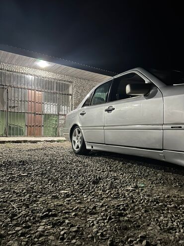 Mercedes-Benz: Mercedes-Benz C 200: 2 l | 1995 il Sedan — 7