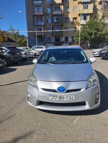 машины в азербайджане: Toyota Prius: 1.8 l | 2009 il Sedan