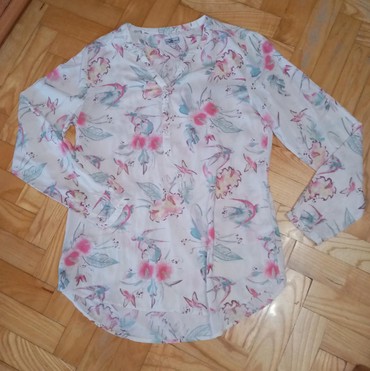Košulje i bluze: BLUZA.
PRELEPOG LAGANOG DEZENA U NEŽNIM BOJAMA
Veličina 42 na lalafo.rs BLUZA.
PRELEPOG LAGANOG DEZENA U NEŽNIM BOJAMA
Veličina 42 - Beograd