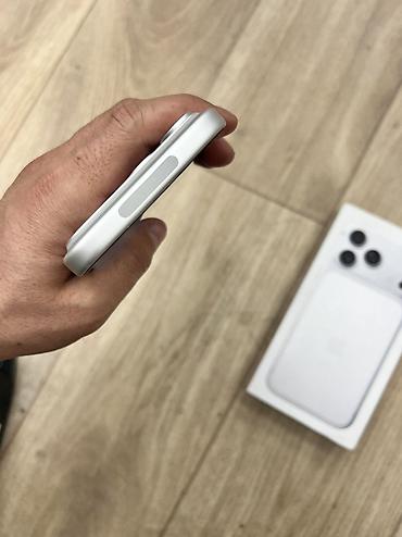 Apple iPhone: IPhone 17 Pro Max, Б/у, 256 ГБ, Белый, Зарядное устройство, Защитное стекло, Чехол, 99 % — 5