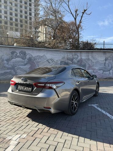 Toyota: Toyota Camry: 2022 г., 2.5 л, Автомат, Гибрид, Седан — 5