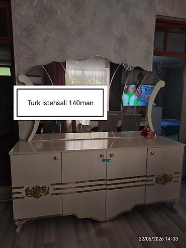 metbex mebeli sifarisi: Türk istehsalı güzgülü bufet/konsol. - Korpus: krem-ağ rəngdə, qızılı — 1