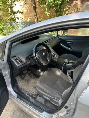 Toyota: Toyota Prius: 2015 г., 1.8 л, Вариатор, Гибрид, Седан
