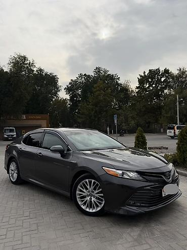 Транспорт: Toyota Camry: 2018 г., 2.5 л, Автомат, Гибрид, Седан — 2