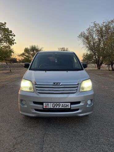 машиналар: Toyota Noah: 2003 г., 2 л, Автомат, Бензин, Вэн/Минивэн