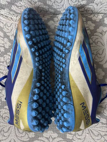sport ayaqqabilar kisi ucun: Go Sportdan 150 manata alınıb. 6-7 dəfə geyinilib, ayağı sıxır deyə