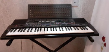 sintizator korg pa 600: Ela veziyyetdir tezeliyi mende olub.Ayaqligi ve pedali ve cuxolu da