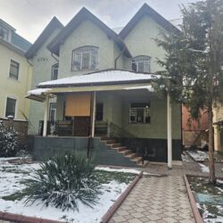 дом военно антоновке: 330 кв. м, 7 бөлмө, Жылытылган, Евроремонт, Унаа токтотуучу жай