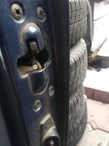Другие автозапчасти: Замок двери Toyota Estima TCR10 2TZ-FE 2.4 1997 задн. лев. (б/у)