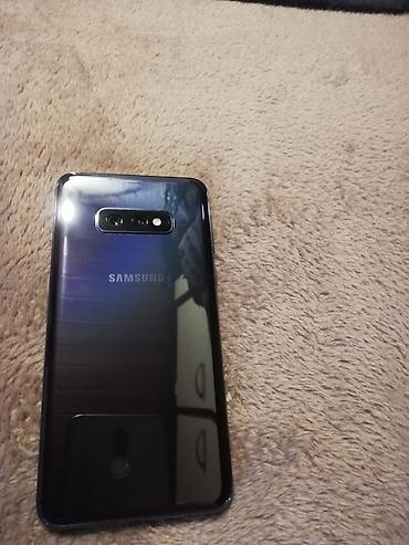 Samsung: Samsung S10e 6/128 telefon ko nov slabo korišćen baterija odlična — 2
