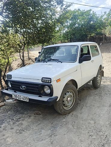 opel astra hatchback 2000: LADA Niva (VAZ 2121/21214 seriyası) 3 qapı, ağ rəng, tam ötürücülü — 4