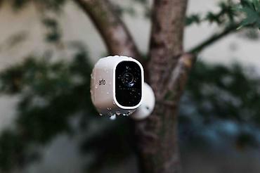 socket 1155: Беспроводная уличная камера видеонаблюдения Arlo - Формат: компактная — 1