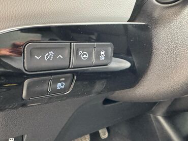 Toyota: Toyota Prius: 2019 г., 1.8 л, Вариатор, Гибрид, Седан — 12