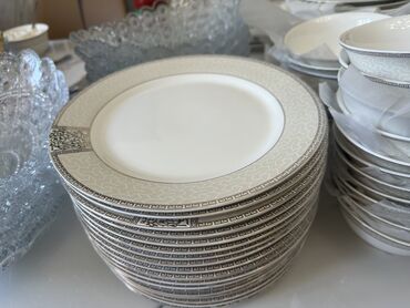 тарелки белые: Новая посуда Большая тарелка 19 Маленькая 19 Квадрат боль 6 Квадрат